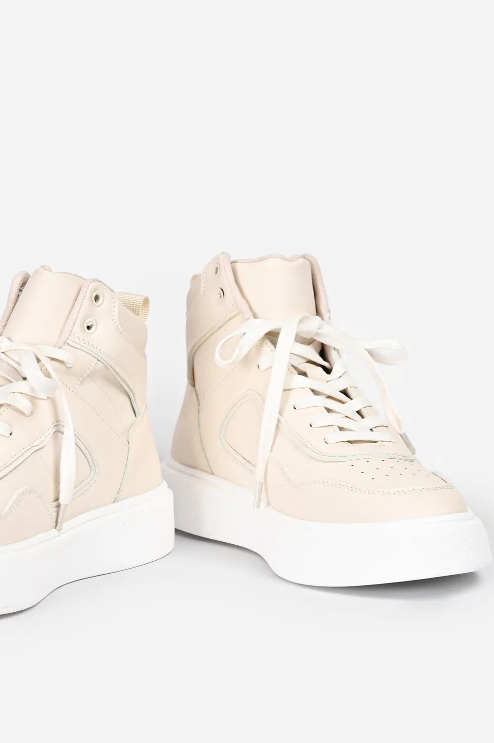 HIGH-TOP SNEAKERS